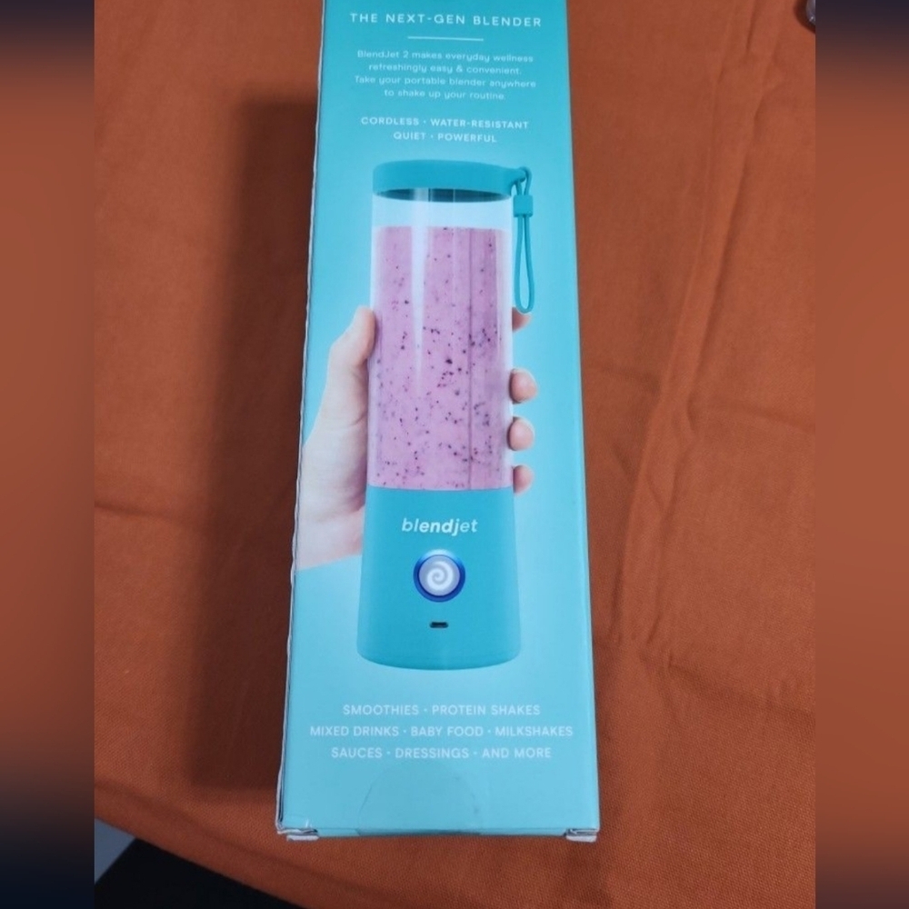 BlendJet Portable Blender in Blue - Picture 2 of 4